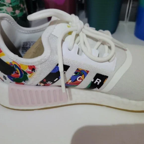 NIB Adidas Women's Rich Mnisi NMD R1 Sneakers Shoes Cloud White - GW0563 - Picture 3 of 10